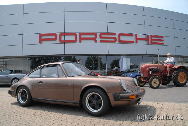 Porsche Zentrum Aachen 8736.JPG